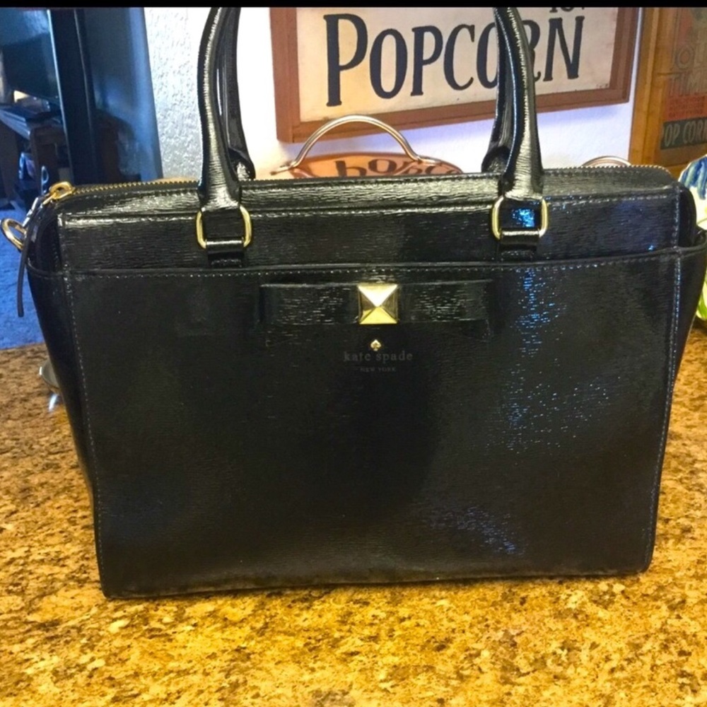 KATE SPADE BEACON COURT TOTE BLACK PATENT LEATHER EUC